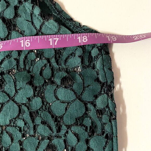 Green Lacey Hi-Low Crop Top Size M EUC - Picture 6 of 10